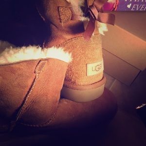 Uggs w mini bailey bow